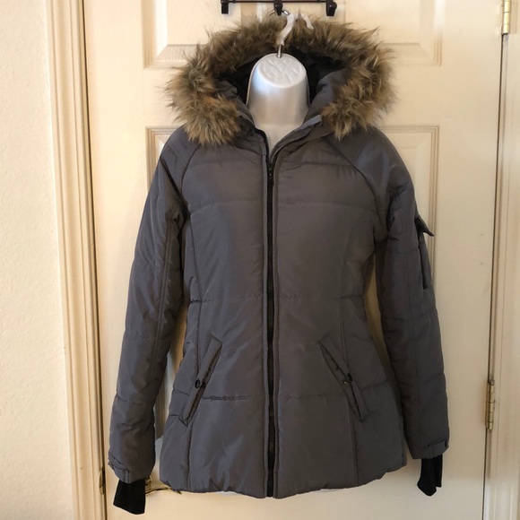 Beautiful gray puffer jacket - Picture 3 of 16